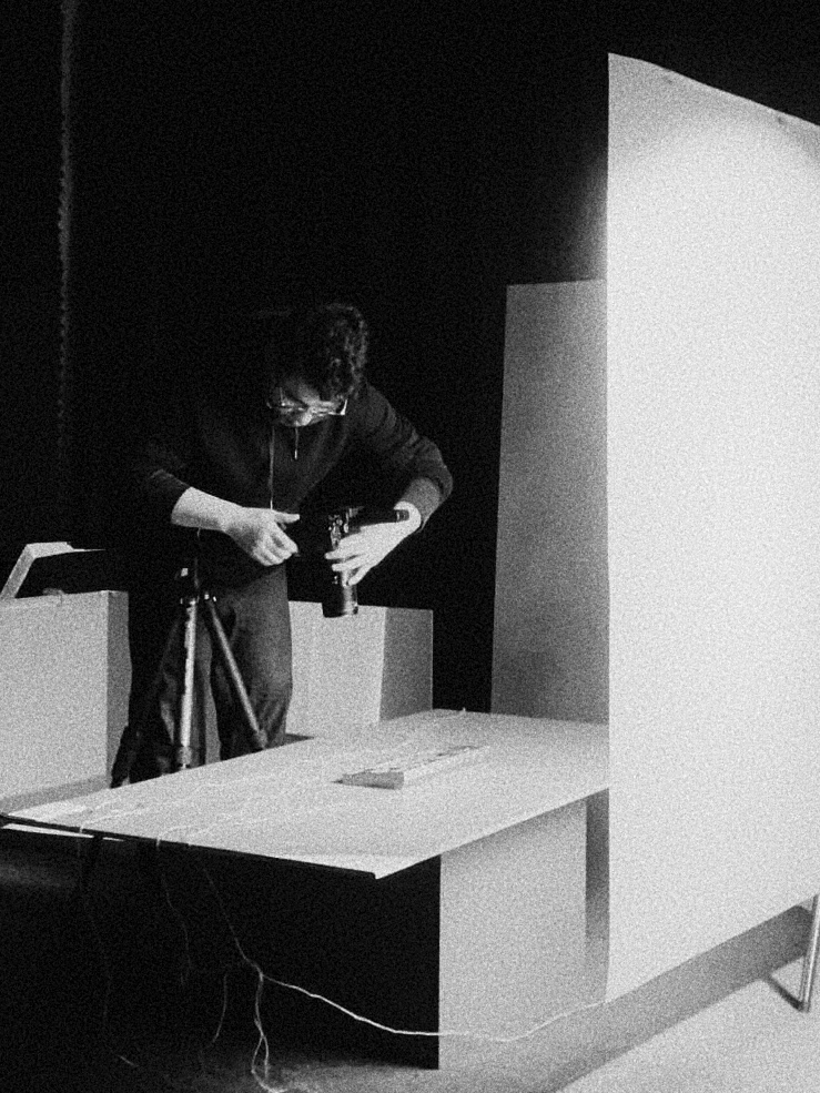 Portrait of the maxlux.art / 沉光 photographer in studio